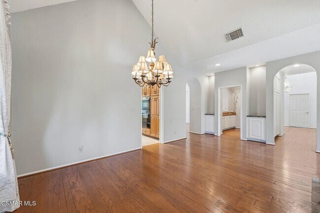 Building Photo - 2085 Brookfield Dr