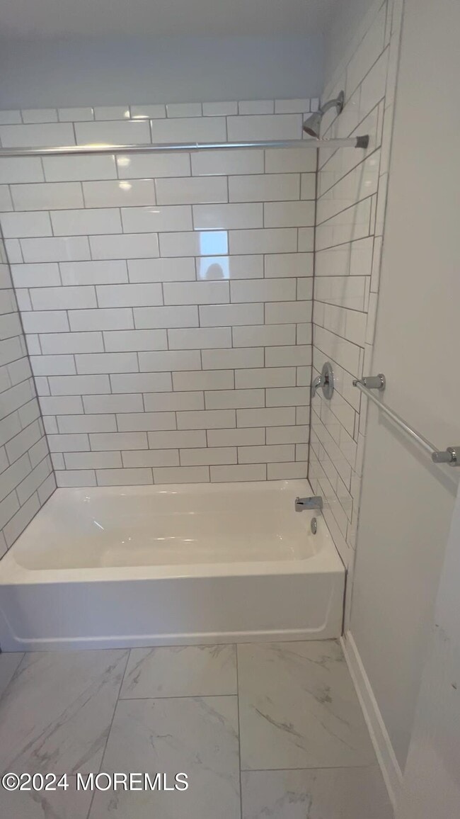 Building Photo - 615 2nd Ave