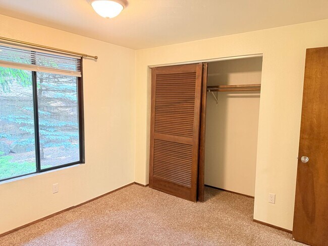 Building Photo - 2bd/1ba Everett Home