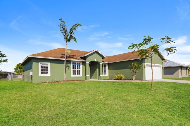 Building Photo - 3889 SW Wycoff St