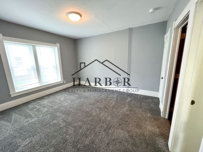 Building Photo - 527 Boone St