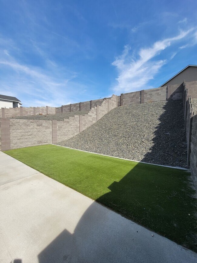 Building Photo - 1004 Creer Way