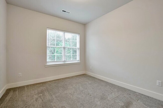 Building Photo - 857 S Franklin St