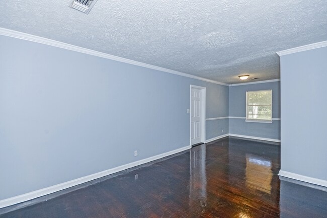 Building Photo - 928 Grenada Dr