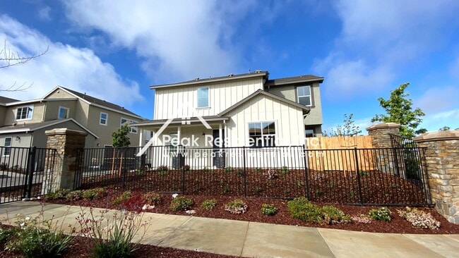 Building Photo - Newer 4bd/3ba Folsom Home with 2 Car Garage