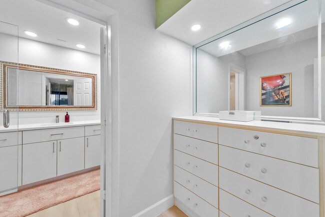 Building Photo - 7460 La Paz Blvd