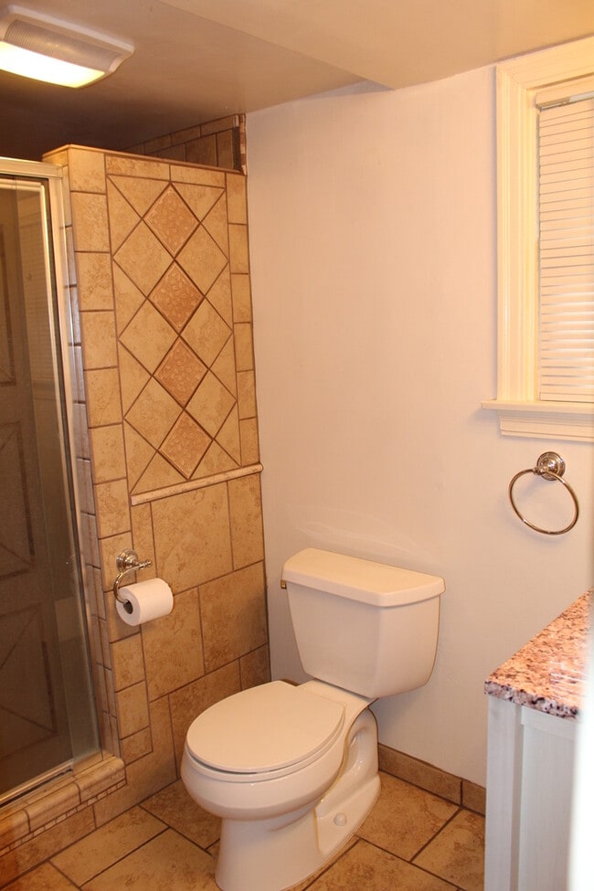 Building Photo - 417-421 Normal Ave