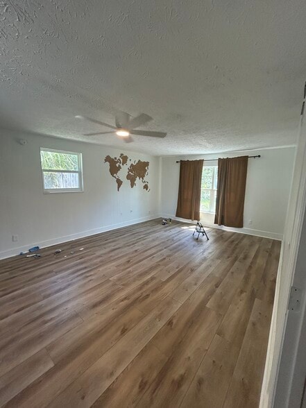 Building Photo - 2856 Tulip Cir E