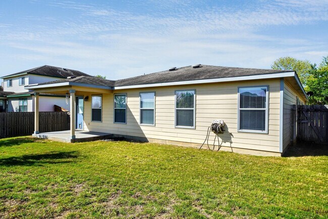 Building Photo - Beautiful home in the desirable Trails of Kensington Ranch, Schertz, TX - Realtor Commission: $500