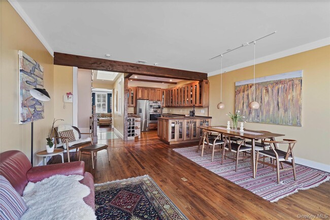 Building Photo - 493 Warburton Ave