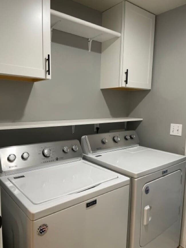 Building Photo - Nice 3 Bedroom 2 Bath home in Central Point