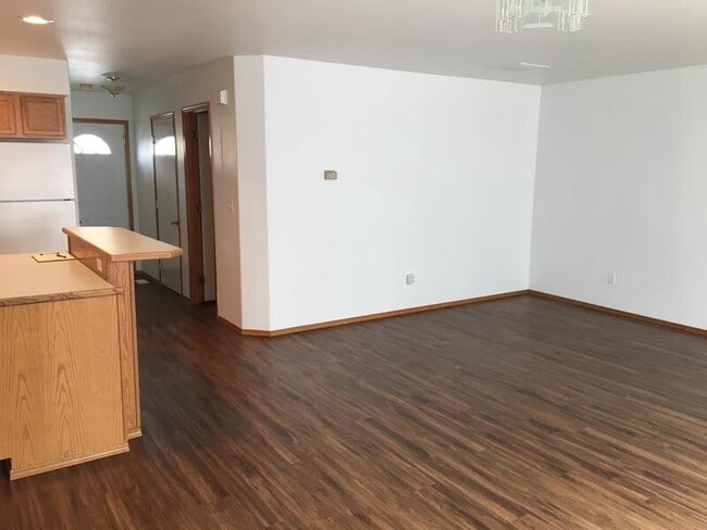 Building Photo - 1330 D S Skyline Dr