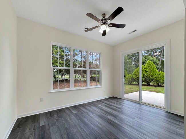 Building Photo - 4333 Oakwood Cir