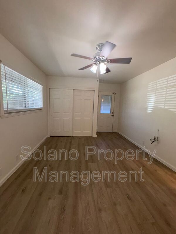 Building Photo - 741 Alamo Dr