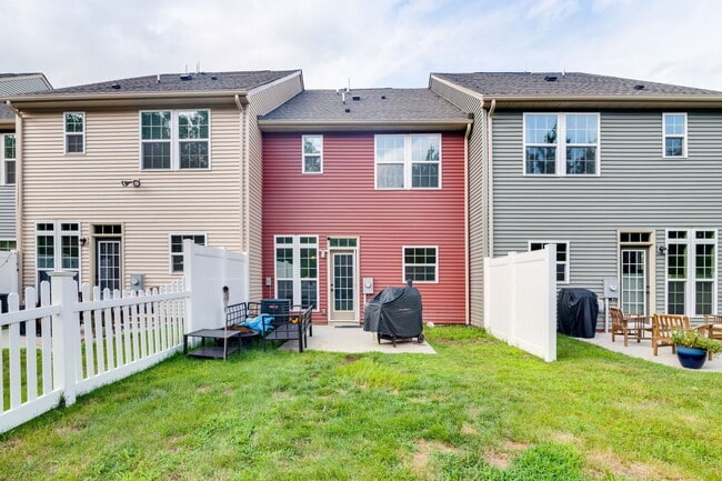 Building Photo - 8992 Ringview Dr