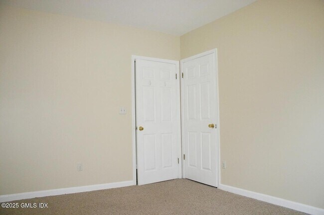 Building Photo - 30 Woodland Dr