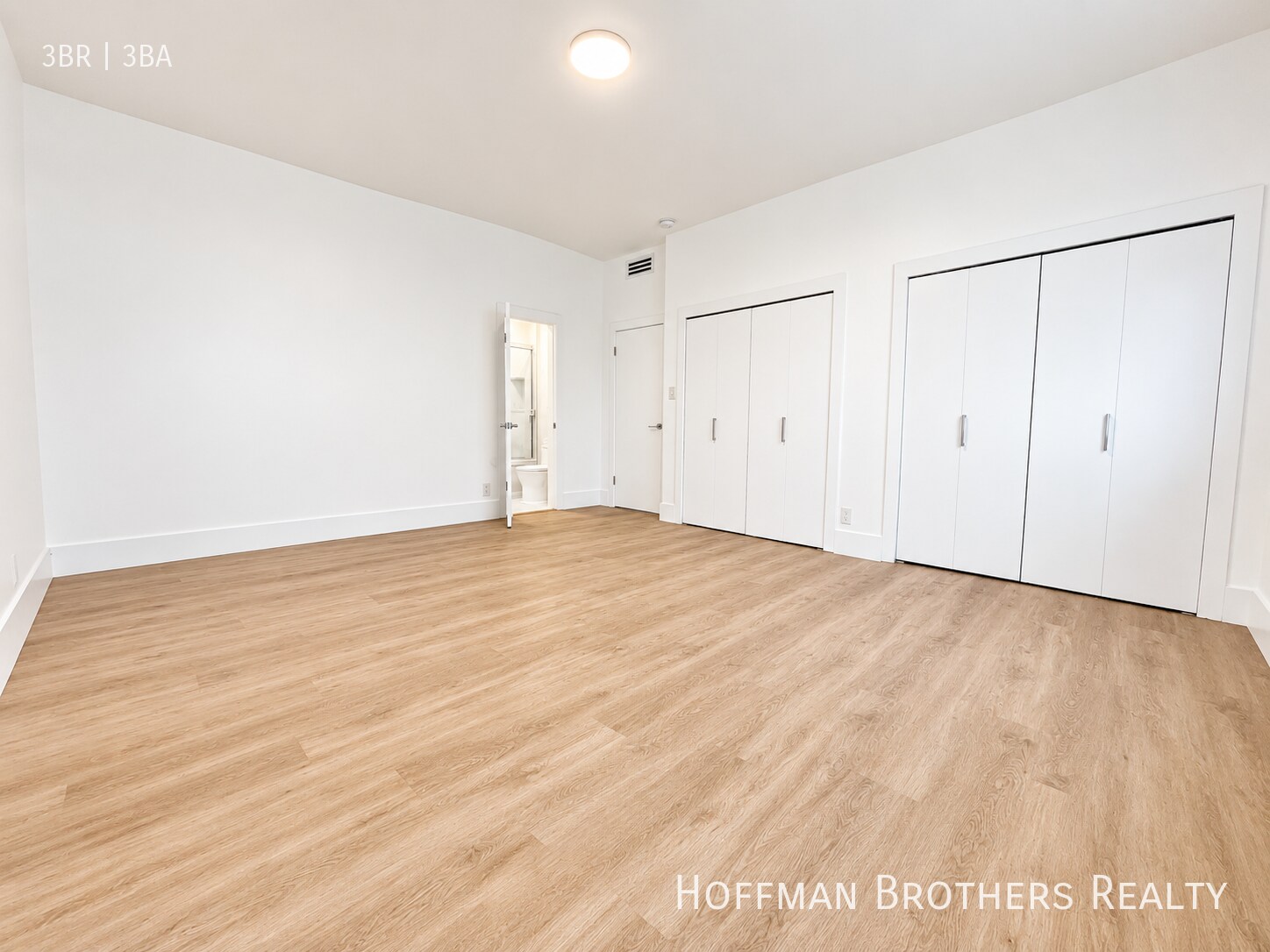 Building Photo - 329 S Doheny Dr