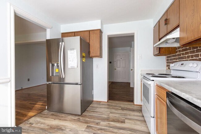 Building Photo - 6621 Greenvale Pkwy