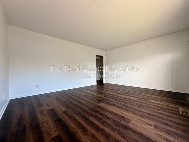 Building Photo - 3638 Missionaire Ave