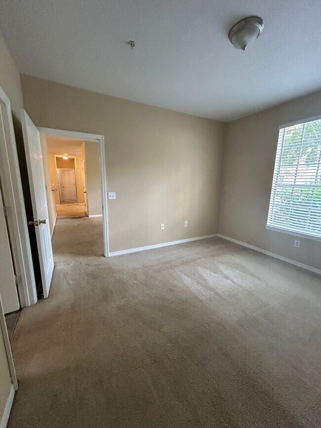 Building Photo - 823 Grand Regency Pointe