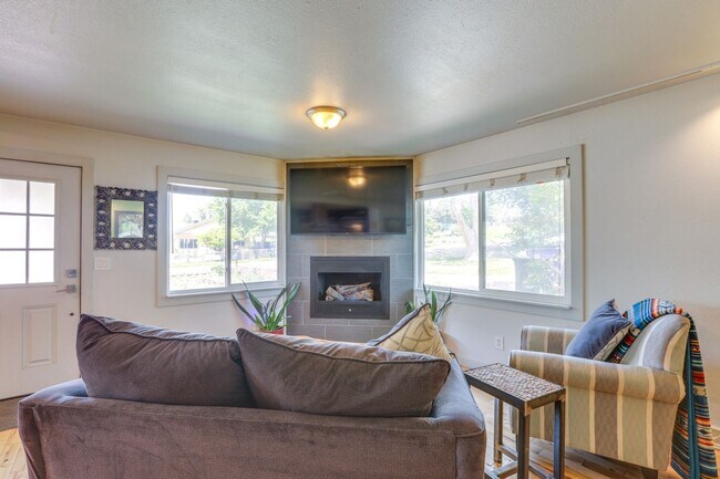 Building Photo - Charming 2Bed 2bath House in Denver