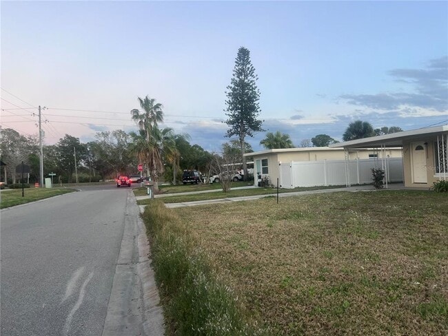 Building Photo - 2495 Baywood Dr E