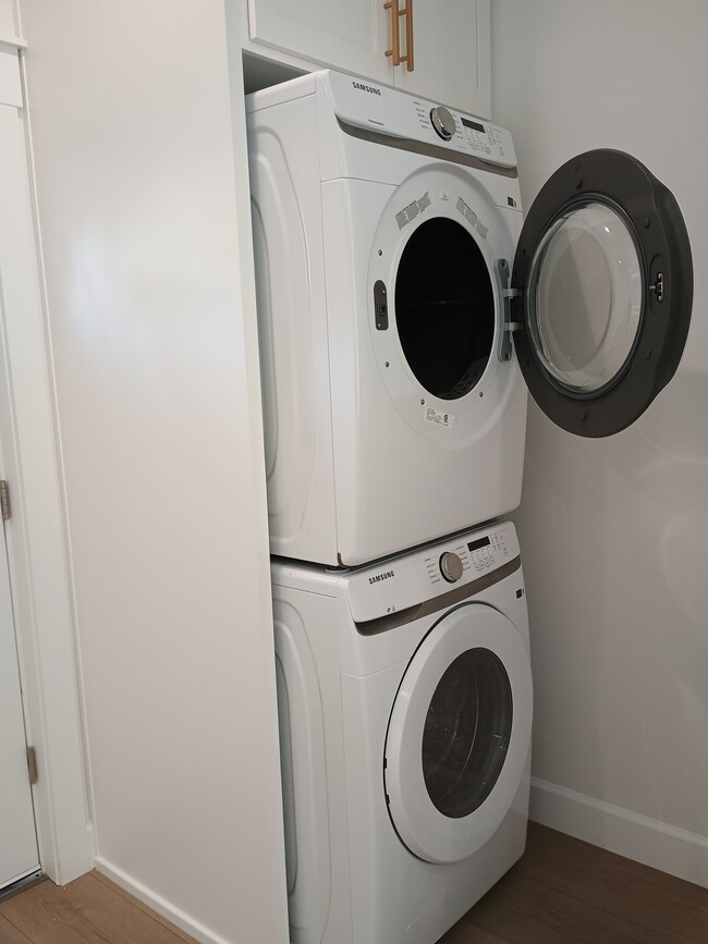 Building Photo - 1815 G St