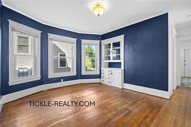 Building Photo - 15-17-17 Roosevelt St