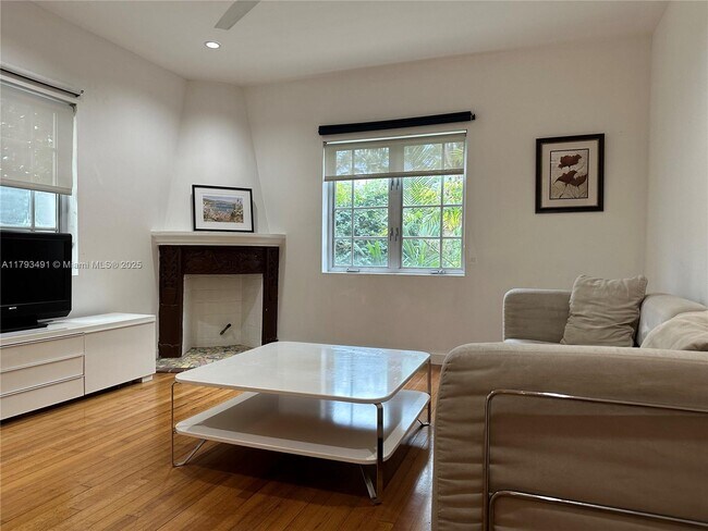 Primary Photo - 920 Euclid Ave