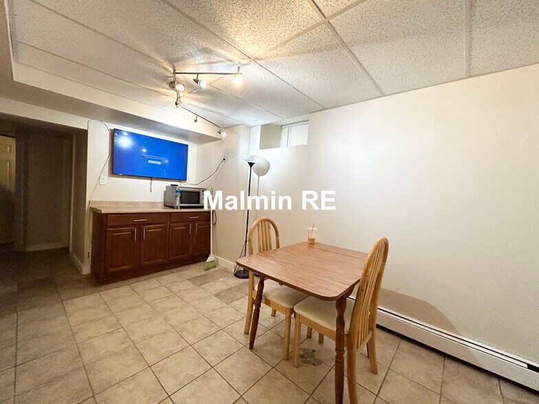 Building Photo - 75 Hillside St