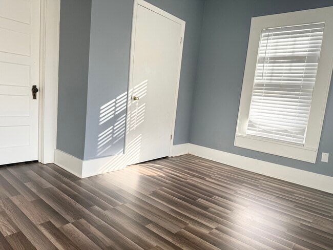 Building Photo - 119 S Mcsweyn Pl