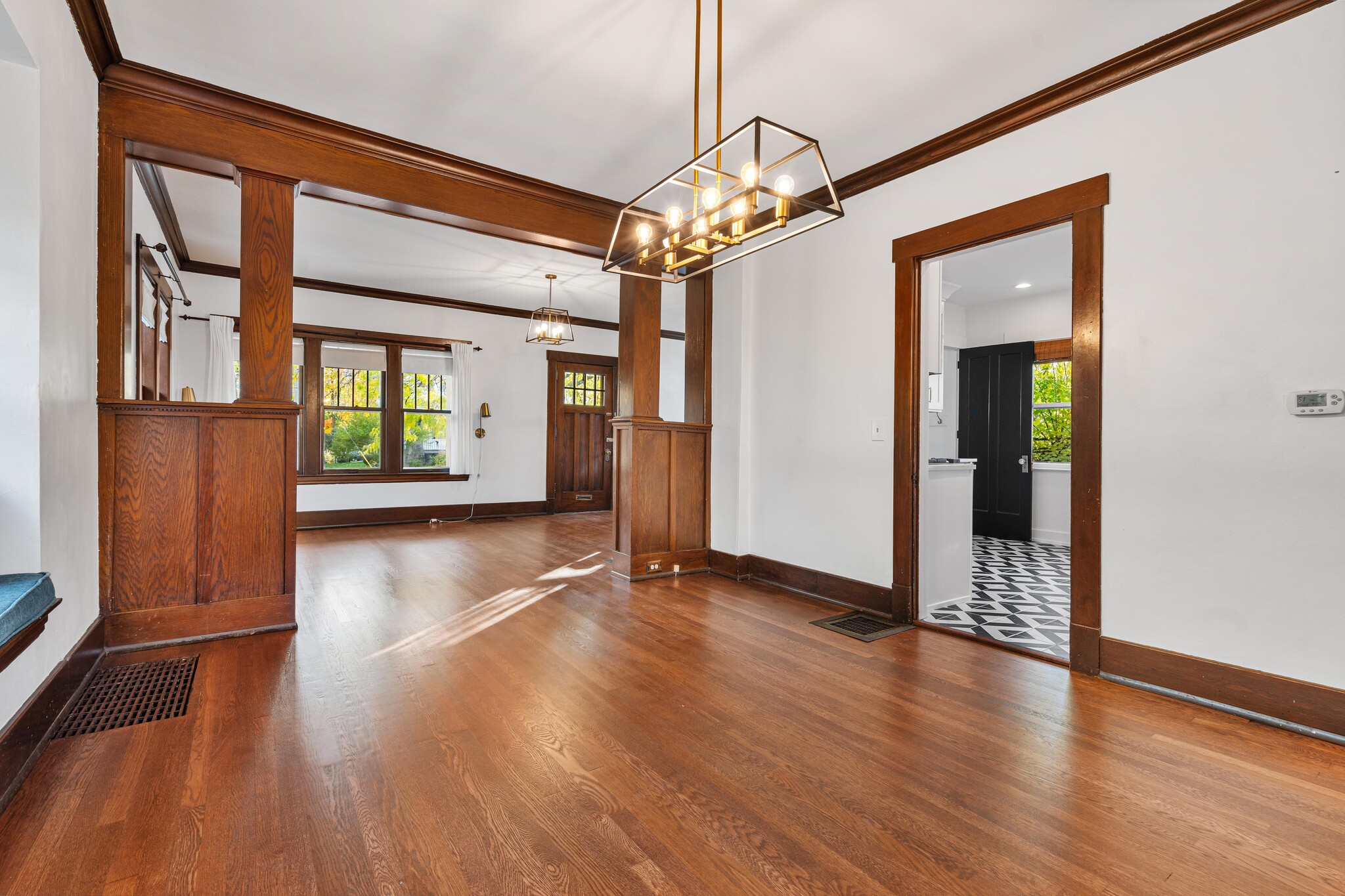 Building Photo - 127 Trowbridge St NE