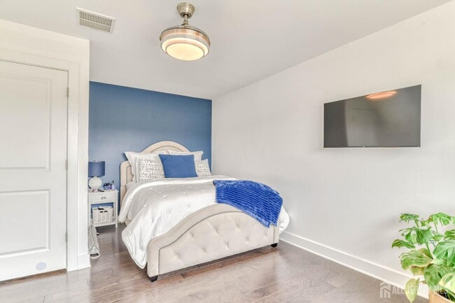 Building Photo - 1529 Paxton Ln