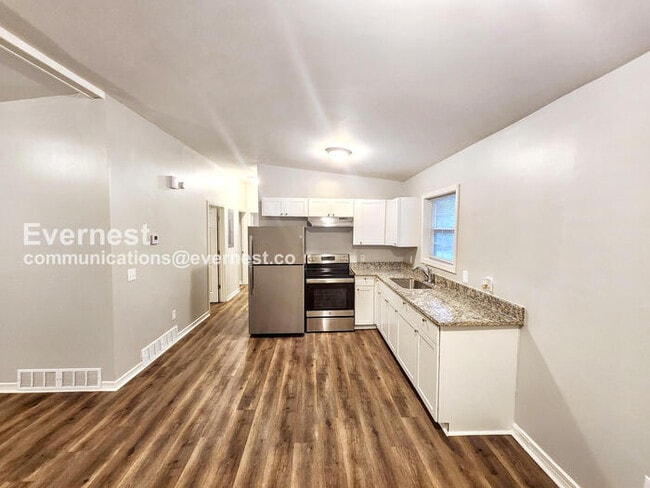 Building Photo - 3024 Pasadena Dr