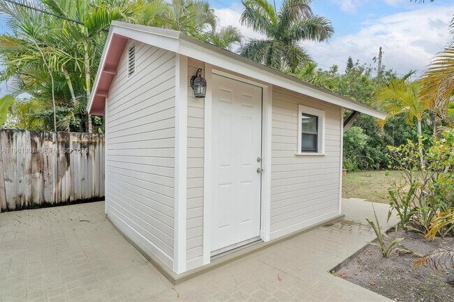 Building Photo - 300 187th St