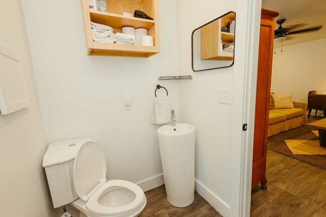 Building Photo - 3817 Leland Ave