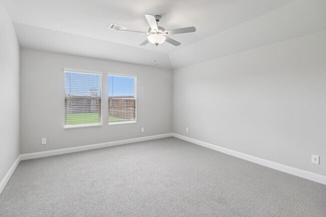 Building Photo - 2100 Gustavus Dr