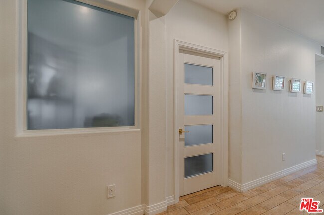 Building Photo - 7100 Playa Vista Dr