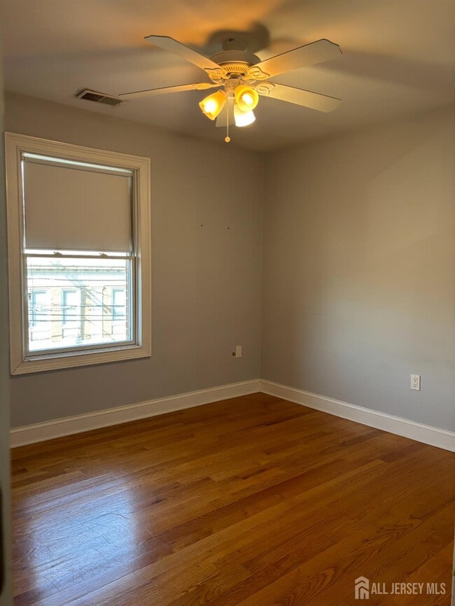 Building Photo - 112 N Broadway