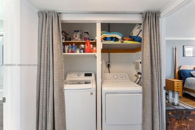 Building Photo - 1080 94th St