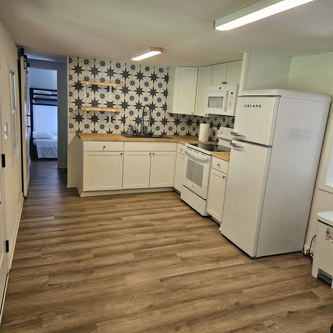 Building Photo - 220 Gumlog Dr