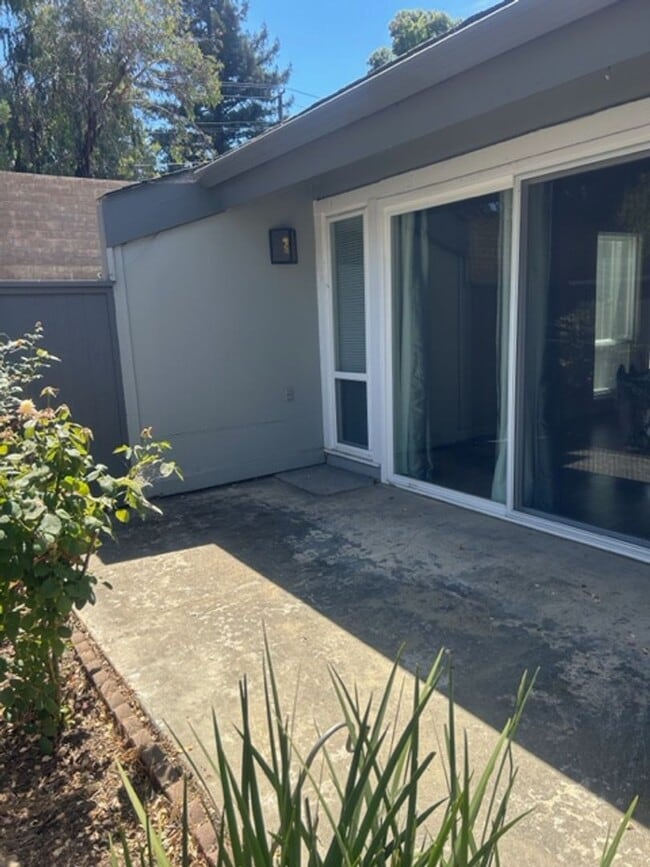 Building Photo - Afordable and spacious Concord 2/1 townhome