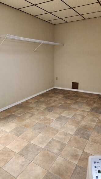 Building Photo - 1815 N 6th Ave