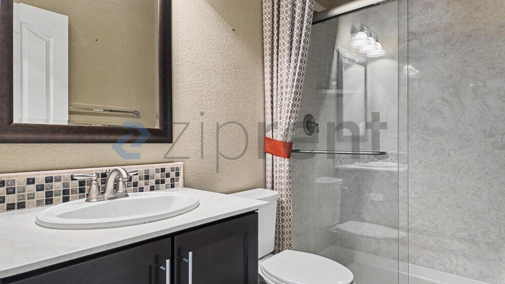 Building Photo - Unit