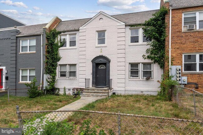 Building Photo - 1222 Meigs Pl NE