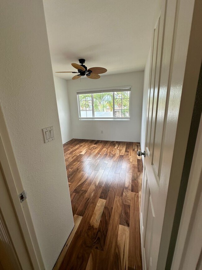 Building Photo - Available Now!  Beautiful 4 BD / 3 BA House in Ocean Pointe!