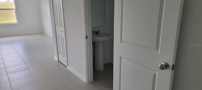 Building Photo - 3359 Alexander Dr