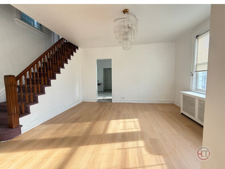 Building Photo - 3070 Coddington Ave