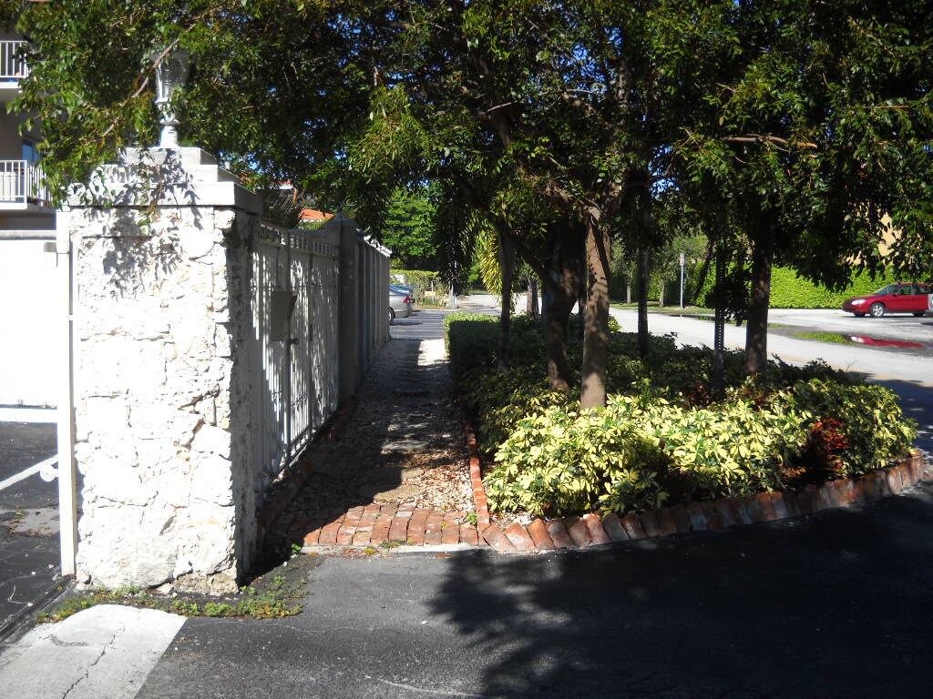 Building Photo - 11610 N Bayshore Dr