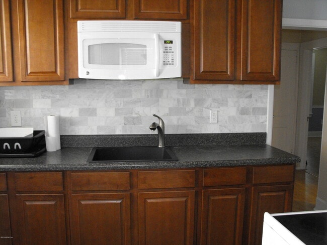 Building Photo - 5324 Fremont St